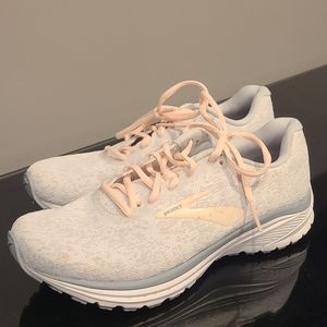 BROOKS RUNNING SHOES- W 9.5